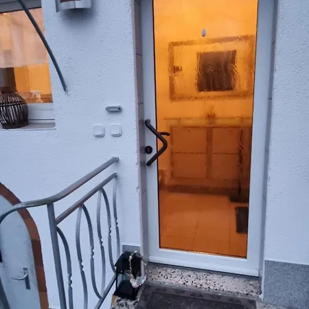 Private In شقة ليمن